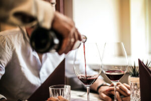 how to serve wine like an expert